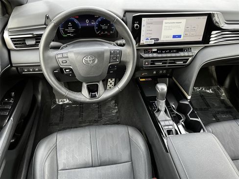 Used 2025 Toyota Camry XSE image 10