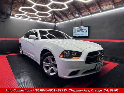 Used 2011 Dodge Charger SE image 1