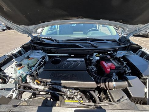 Used 2025 Nissan Rogue SV FWD image 34