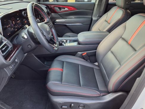 Used 2025 Chevrolet Traverse RS w/ LPO, Floor Liner Package FWD image 16
