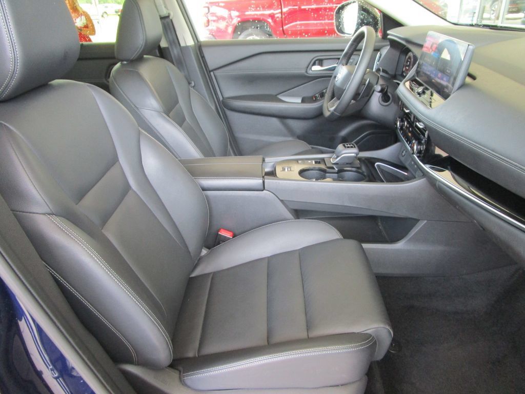 Used 2025 Nissan Rogue SL w/ Tech Package FWD image 23
