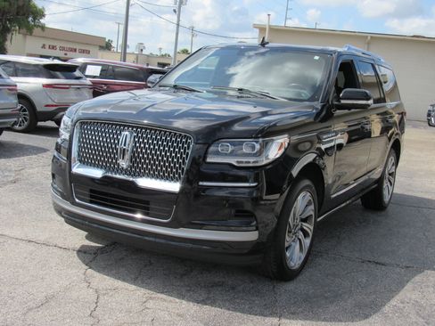 Used 2023 Lincoln Navigator Reserve image 6