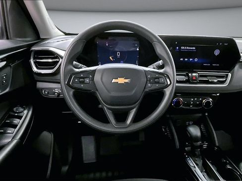 Used 2024 Chevrolet TrailBlazer LT AWD/4WD image 8