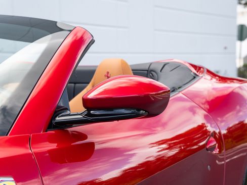 Used 2019 Ferrari Portofino RWD image 27