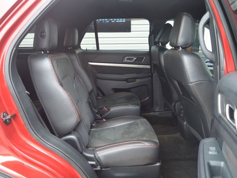 Used 2018 Ford Explorer XLT w/ Equipment Group 202A FWD image 23