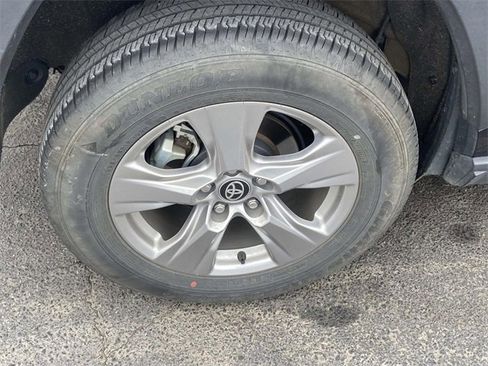 Used 2025 Toyota RAV4 XLE image 5