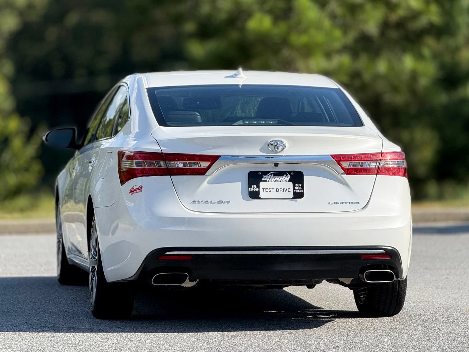 Used 2016 Toyota Avalon Limited w/ Toyota Safety Sense Package FWD image 5