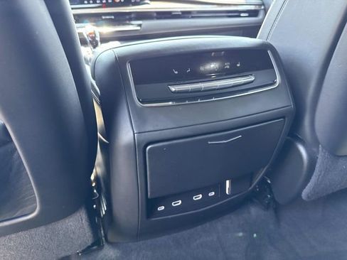 Used 2022 Cadillac Escalade Sport Platinum AWD/4WD image 17
