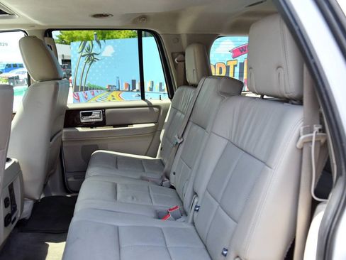 Used 2014 Lincoln Navigator L 2WD image 14