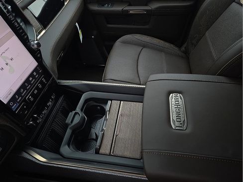Used 2025 RAM 2500 Limited AWD/4WD image 39