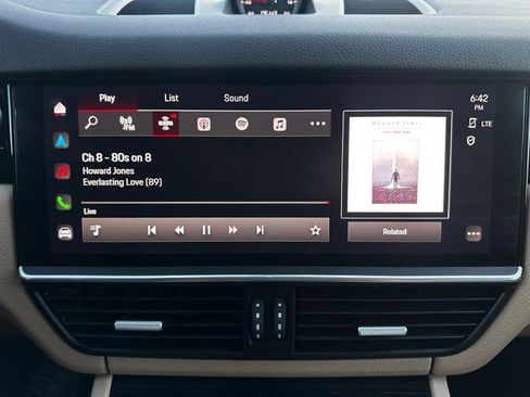 Used 2022 Porsche Cayenne Coupe image 44