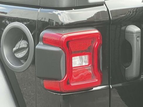 Used 2023 Jeep Wrangler Unlimited Sport AWD/4WD image 8