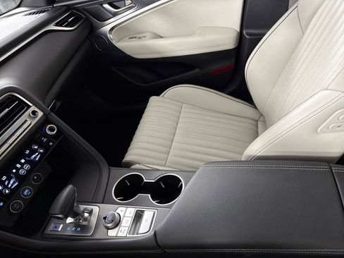 New 2025 Genesis G70 2.5T w/ Sport Prestige Package image 19