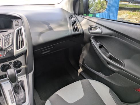 Used 2014 Ford Focus SE w/ SE Sport Package FWD image 14