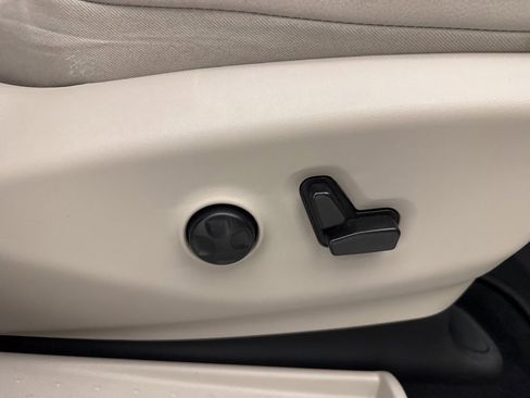 Used 2021 Chrysler Pacifica Touring-L image 56