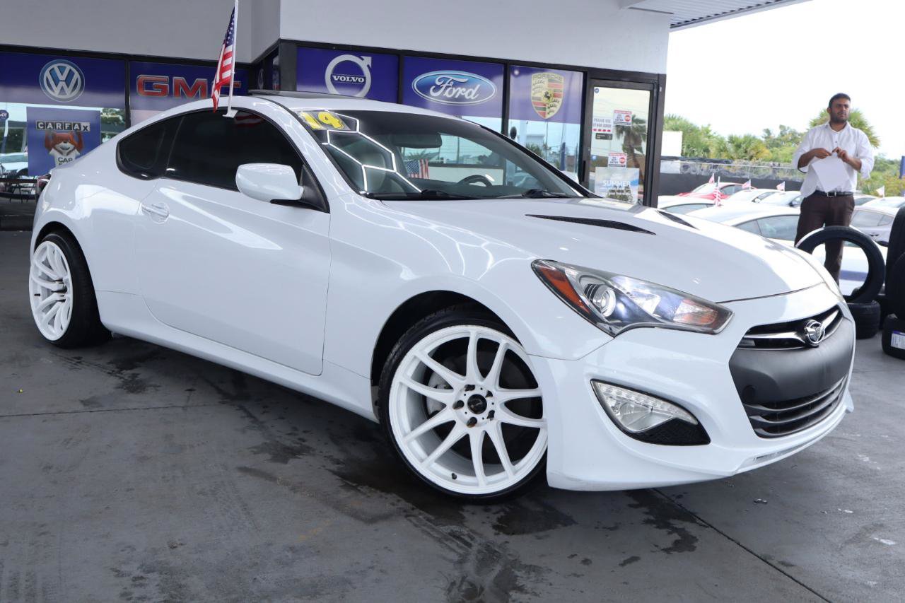 Used 2014 Hyundai Genesis 2.0T RWD image 3