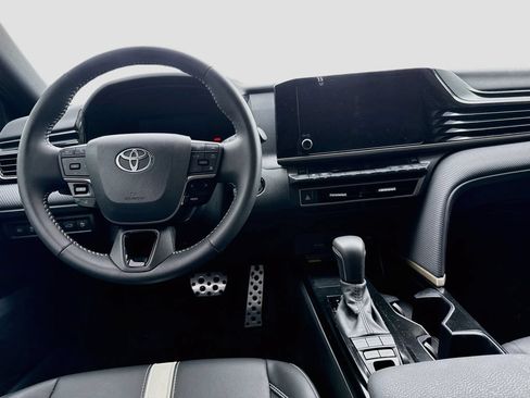 Used 2026 Toyota Camry SE FWD image 25