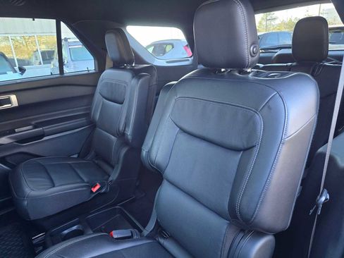 Used 2020 Ford Explorer Limited image 18