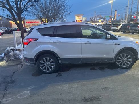 Used 2018 Ford Escape Titanium image 10