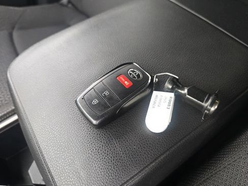 Used 2025 Toyota 4Runner SR5 AWD/4WD image 14