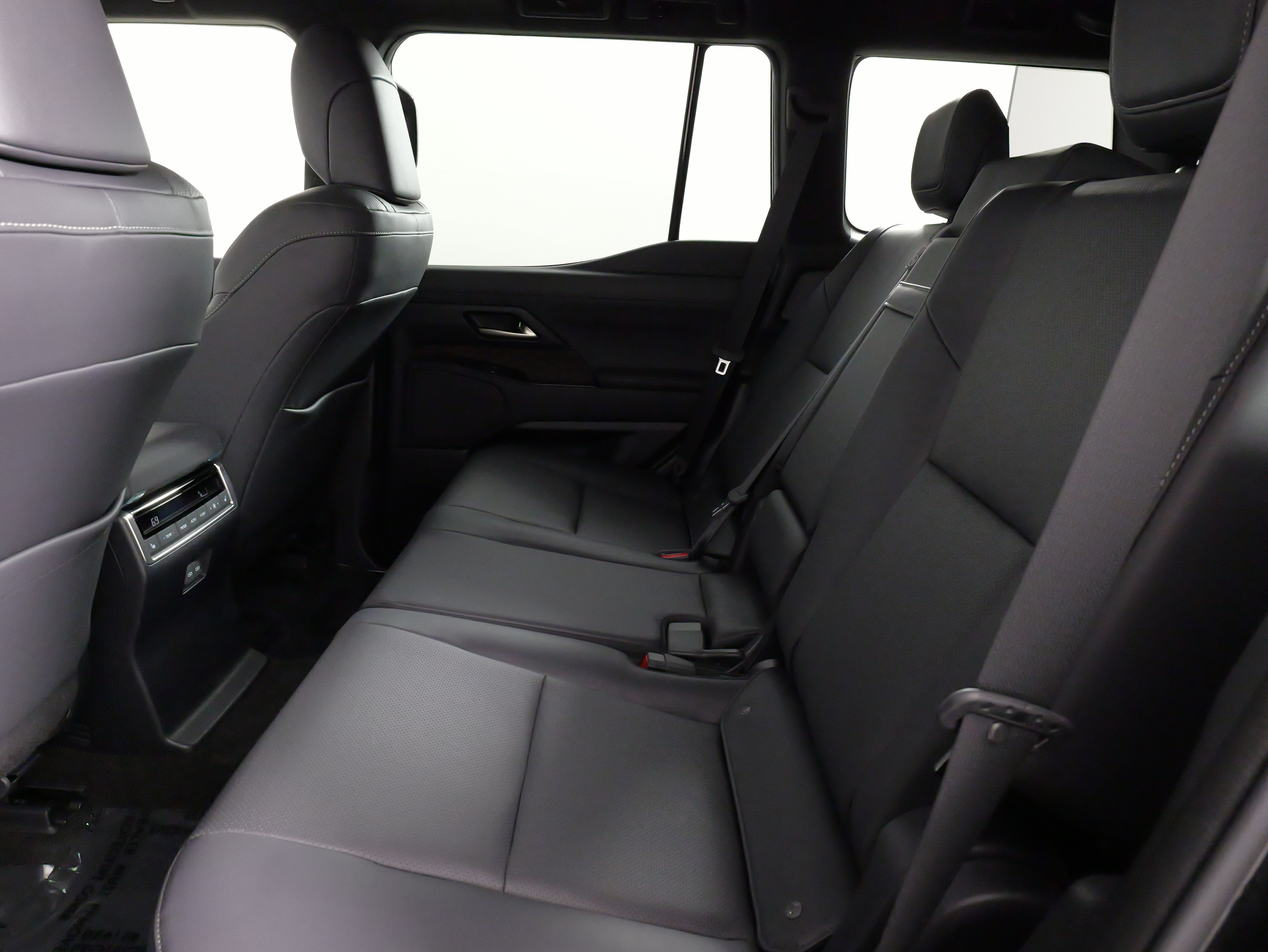 Used 2024 Lexus GX 550 w/ Accessory Package (2T) AWD/4WD image 32