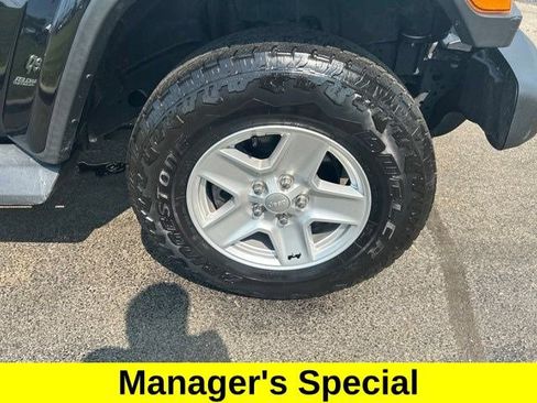 Used 2021 Jeep Wrangler Unlimited Sahara AWD/4WD image 38