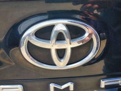 Used 2018 Toyota Camry SE w/ Convenience Package FWD image 11