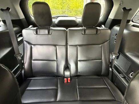 Used 2024 Ford Explorer XLT w/ Equipment Group 202A AWD/4WD image 44