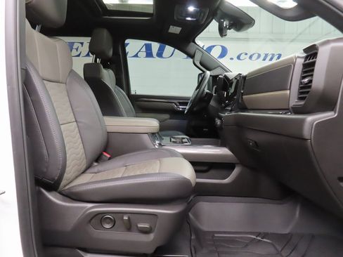 Used 2025 Chevrolet Silverado 2500 ZR2 w/ Technology Package image 37