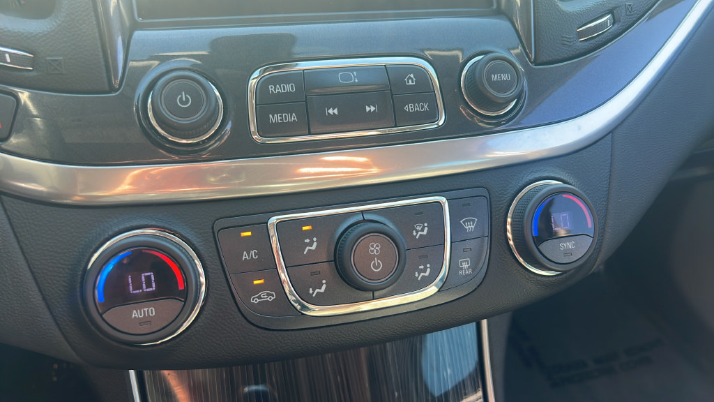 Used 2019 Chevrolet Impala LT FWD image 27