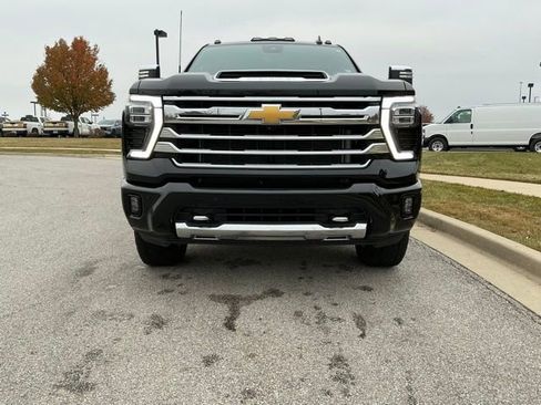 Used 2024 Chevrolet Silverado 2500 High Country w/ High Country Premium Package image 11