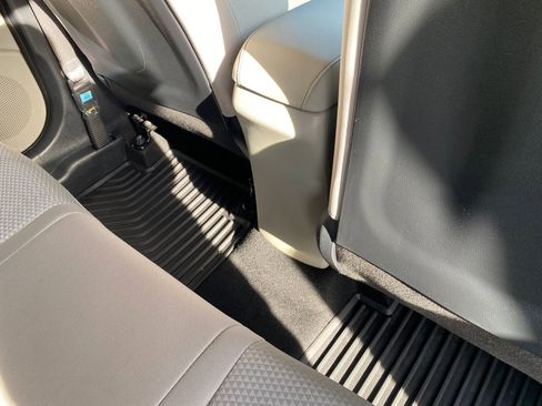 Used 2025 Kia Soul LX image 27