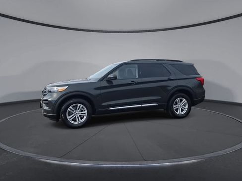 Certified 2024 Ford Explorer XLT image 4