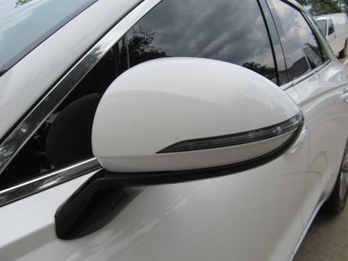 Used 2022 Genesis GV70 2.5T AWD/4WD image 15