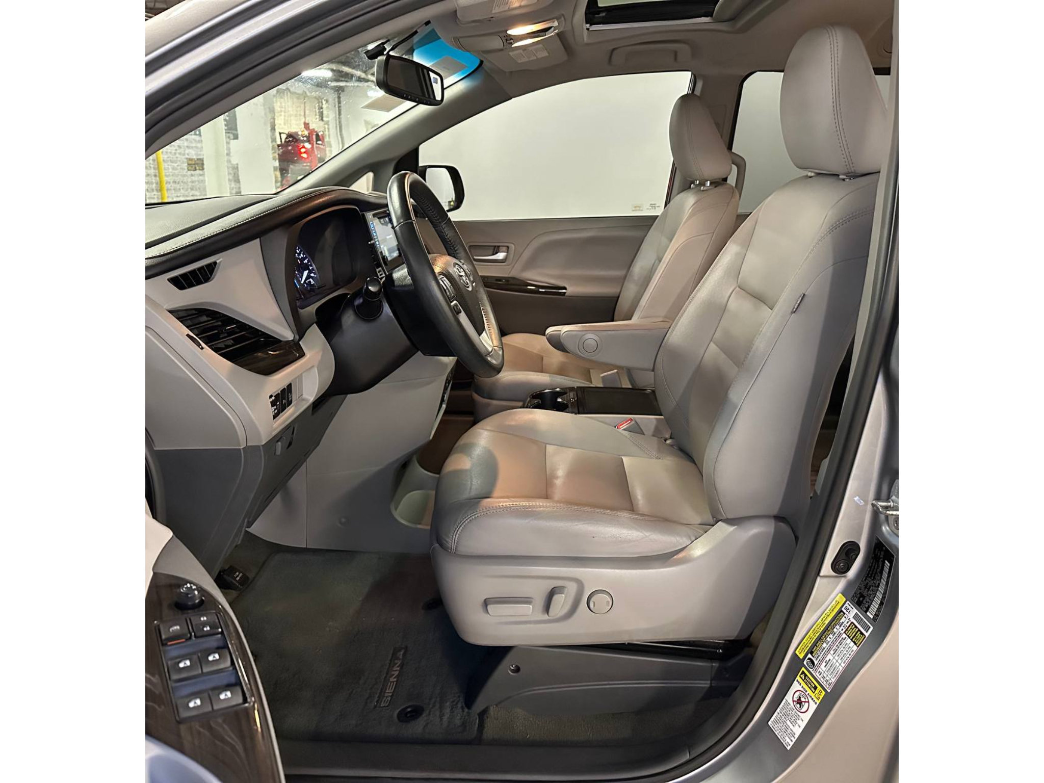 Used 2017 Toyota Sienna XLE w/ XLE Navigation Package FWD image 19
