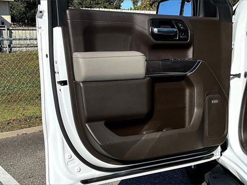 Used 2022 Chevrolet Silverado 1500 LTZ w/ LTZ Convenience Package II image 17