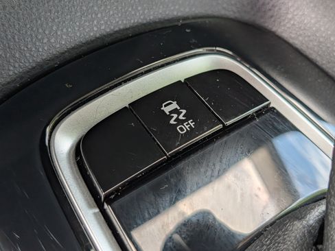 Used 2022 Toyota Corolla LE FWD image 29