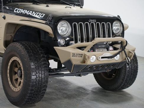 Used 2016 Jeep Wrangler Unlimited Sahara w/ Connectivity Group image 4