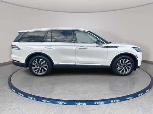 New 2026 Lincoln Aviator AWD image 4