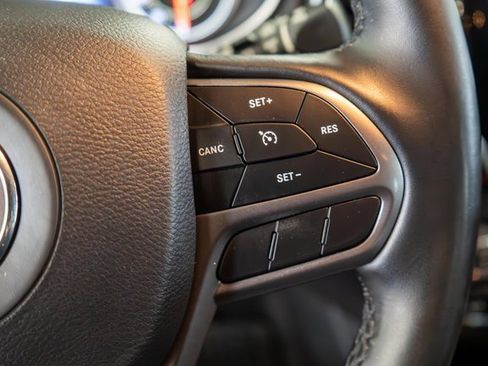 Used 2020 Jeep Cherokee Limited image 24