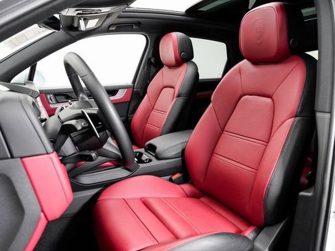 Used 2024 Porsche Cayenne image 5