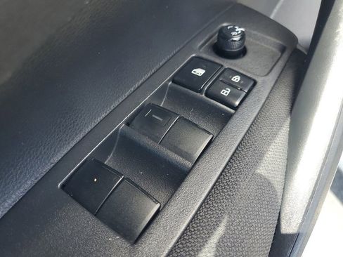 Used 2021 Toyota Corolla LE FWD image 18