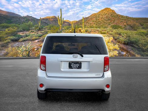 Used 2013 Scion xB FWD image 9