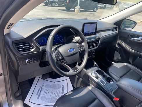Used 2021 Ford Escape Titanium FWD image 12