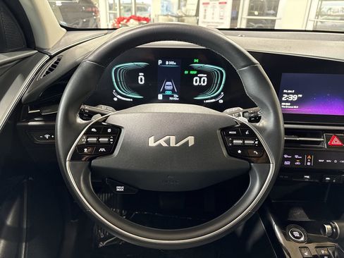 Used 2023 Kia Niro EX image 14