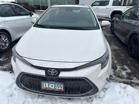 Used 2020 Toyota Corolla XLE image 6