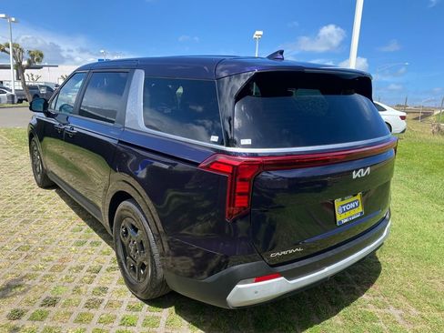 Used 2025 Kia Carnival FWD image 23