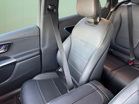 Used 2024 Mercedes-Benz GLC 300 4MATIC image 8