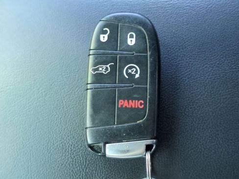 Used 2019 Jeep Grand Cherokee Altitude RWD image 36