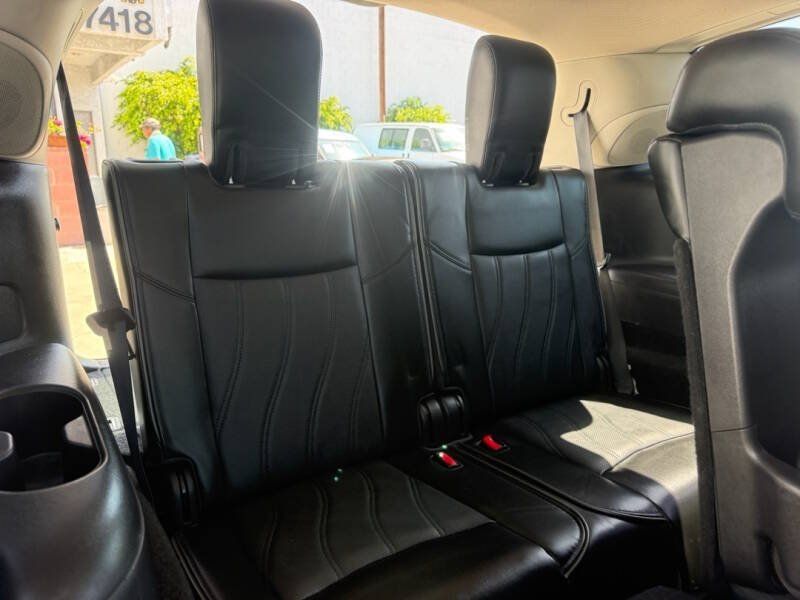 Used 2013 INFINITI JX35 AWD w/ Premium Pkg image 16